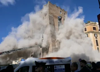 Tragédia em Roma: Torre medieval desaba e deixa operário preso sob escombros