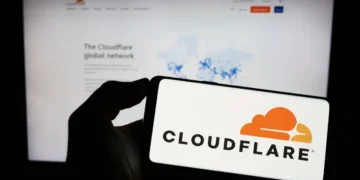Internet global afetada: Cloudflare enfrenta falhas e serviços ficam indisponíveis