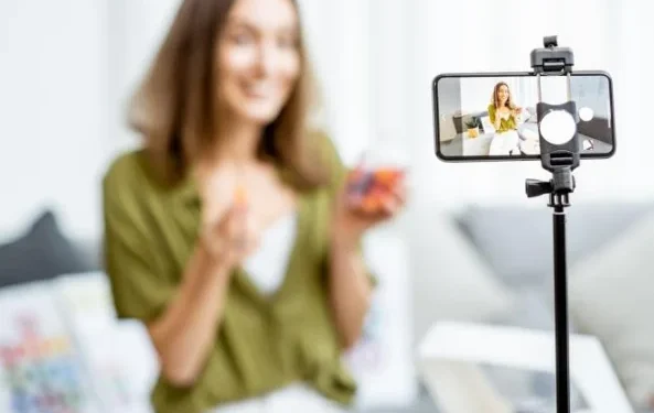 Cadastro oficial de influenciadores na Itália: Brasileiros que criam Conteúdo Digital na Itália também precisam se registrar?