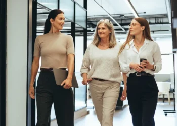 Mulheres Graduadas e Jovens Trabalhadores: A nova força que está mudando a Itália