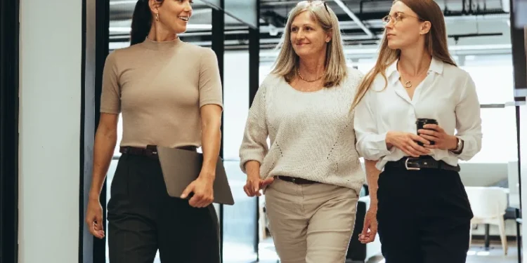 Mulheres Graduadas e Jovens Trabalhadores: A nova força que está mudando a Itália