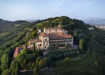 Chardonnay e Patrimônio: O Legado do Convento da Anunciação em Monte Orfano