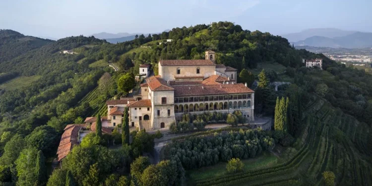 Chardonnay e Patrimônio: O Legado do Convento da Anunciação em Monte Orfano