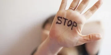 Morte de Jovem Empresária Reabre Debate sobre Violência contra Mulheres na Itália