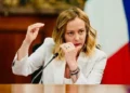 Governo de Meloni Reconhece Necessidade de Imigrantes Apesar de Retórica Anti-Migração
