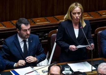 Governo de Meloni Reconhece Necessidade de Imigrantes Apesar de Retórica Anti-Migração