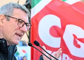 Greve geral da CGIL mobiliza milhares: 5.000 marcham em Gênova; trabalhadores da Almaviva lideram ato em Palermo