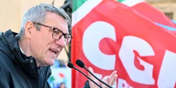 Greve geral da CGIL mobiliza milhares: 5.000 marcham em Gênova; trabalhadores da Almaviva lideram ato em Palermo