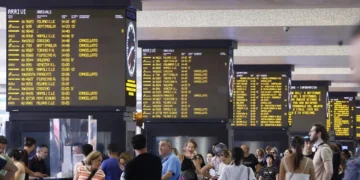 Greve geral na Itália paralisa transportes, escolas, correios, hospitais: Dia de transtornos em todo o país