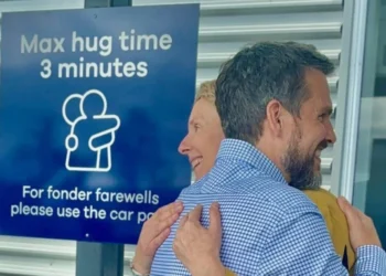 Despedida: Quando o Abraço no Portão de Embarque é o Início de Novos Caminhos