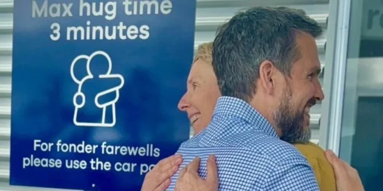 Despedida: Quando o Abraço no Portão de Embarque é o Início de Novos Caminhos