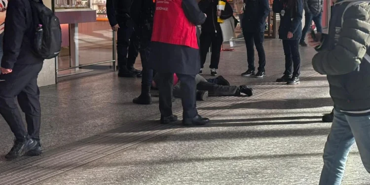 Incidente em Turim: Polícia intervém após mulher ser vista com faca em Porta Nuova