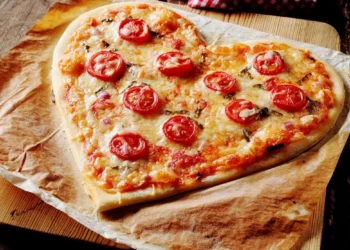 Pizza em Formato de Coração: Como Fazer em Casa com Sua Metade