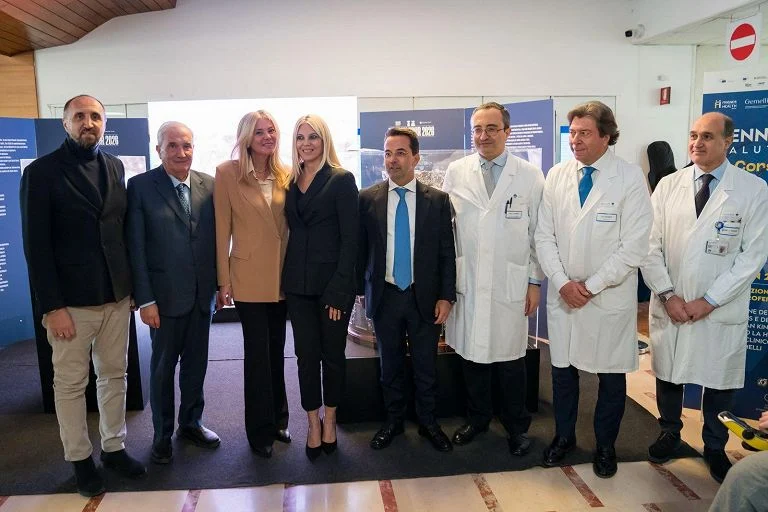 Il tennis mondiale al Policlinico Gemelli: in mostra la Davis Cup e la Billie Jean King Cup — rainews.it