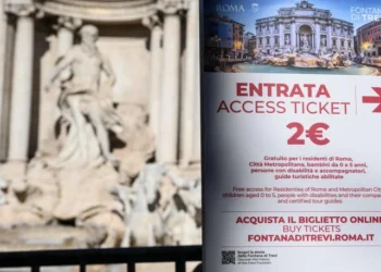 Polêmica pelo ingresso na Fontana di Trevi gera críticas do Financial Times