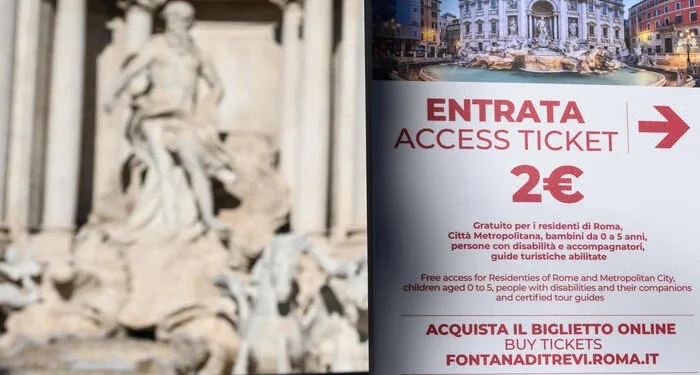 Polêmica pelo ingresso na Fontana di Trevi gera críticas do Financial Times