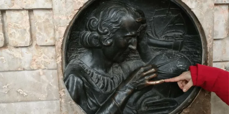 Portafortuna: O “Dito de Colombo” na Piazza Castello de Turim