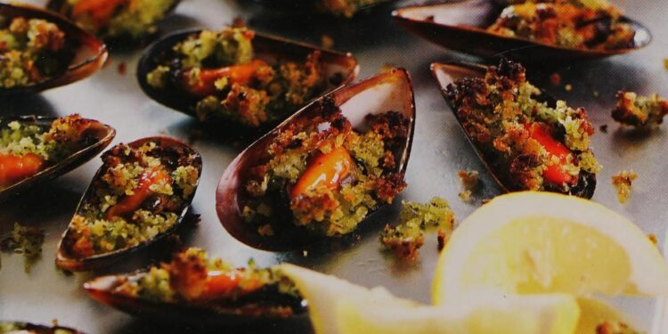 Receita de Mexilhões com rúcula e alho