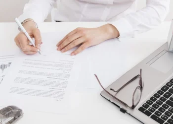 Residência Legal na Itália: Por Que É Crucial Manter Seus Dados de Residência Atualizados