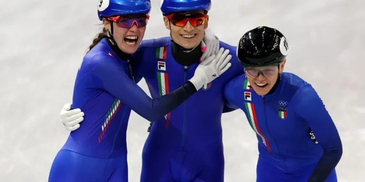 Short track italiano vive dia de altos e baixos com Sighel e Fontana