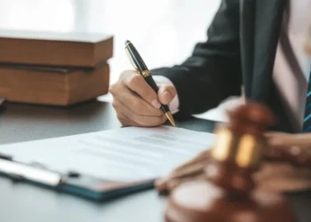 Tradução Juramentada: Mais de 35 Idiomas e Entrega Garantida em até 72 Horas (Envio para o Brasil e Exterior)