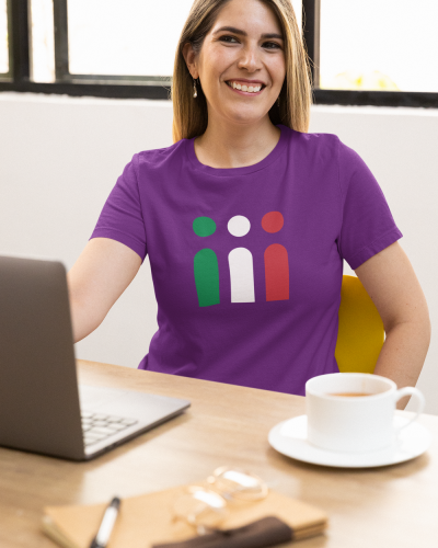 mockup-of-a-smiling-woman-wearing-a-bella-canvas-tee-at-an-office-m34806 - Copia